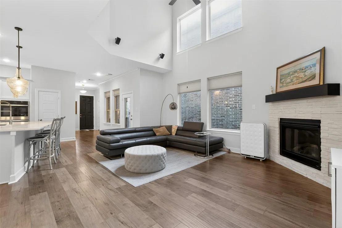 Photo of 580 Courtyard Lane