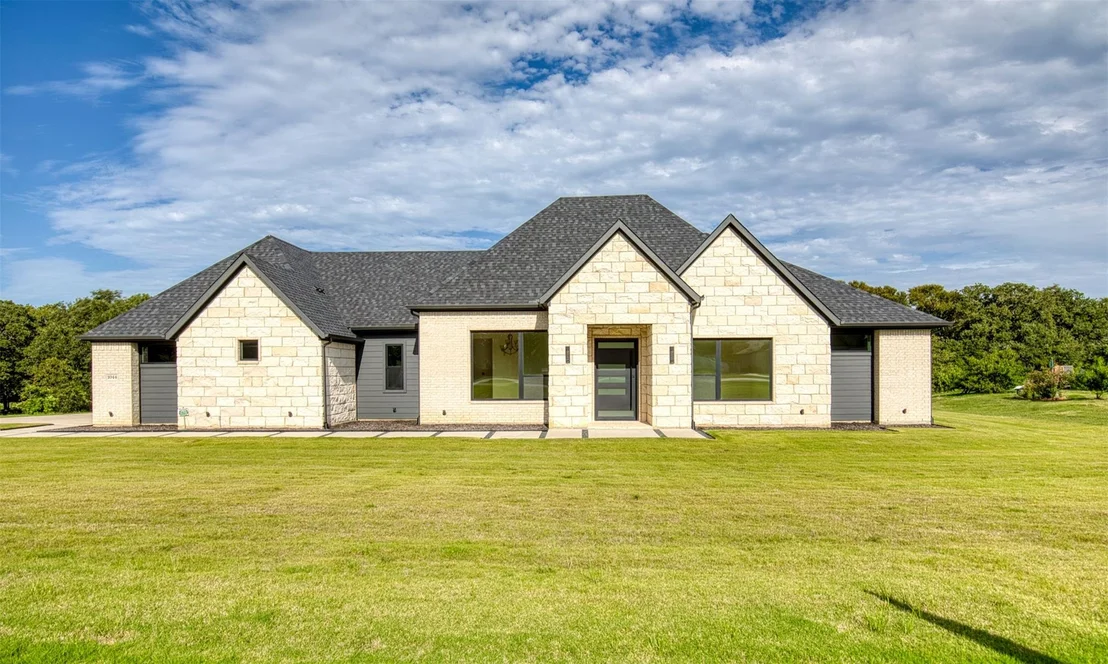 Photo of 1044 Hidden Oaks Drive