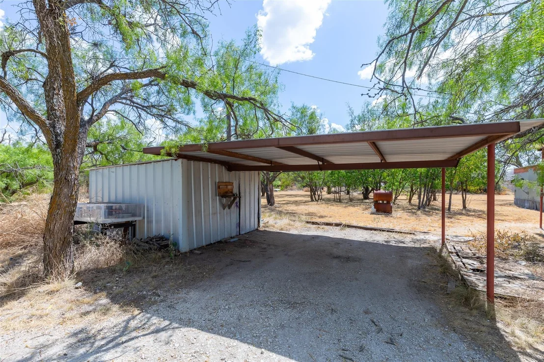 Photo of 1186 Private Road 2431