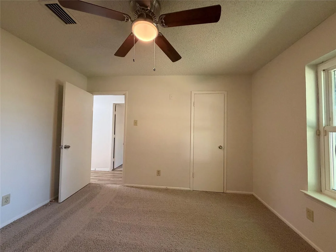 Photo of 1136 Kris Street
