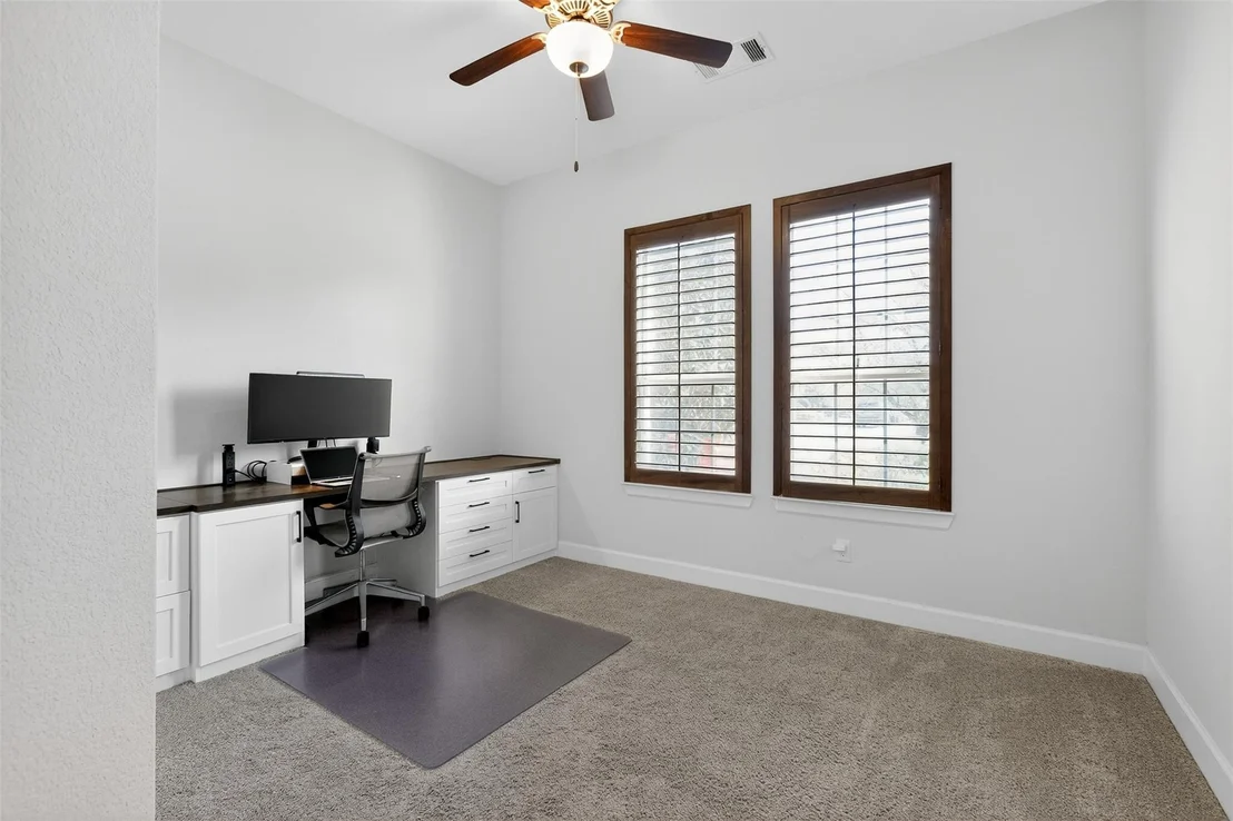 Photo of 580 Courtyard Lane