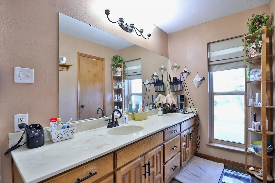 Photo of 448 Elmdale Road S
