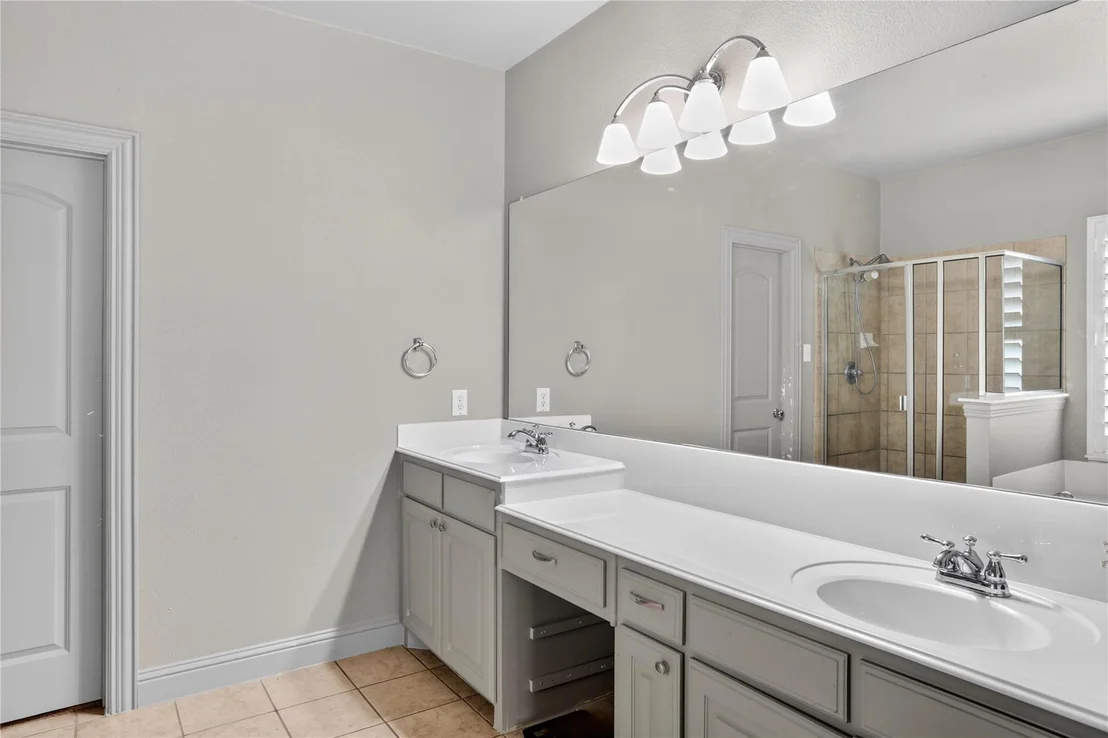 Photo of 830 Woodview Drive