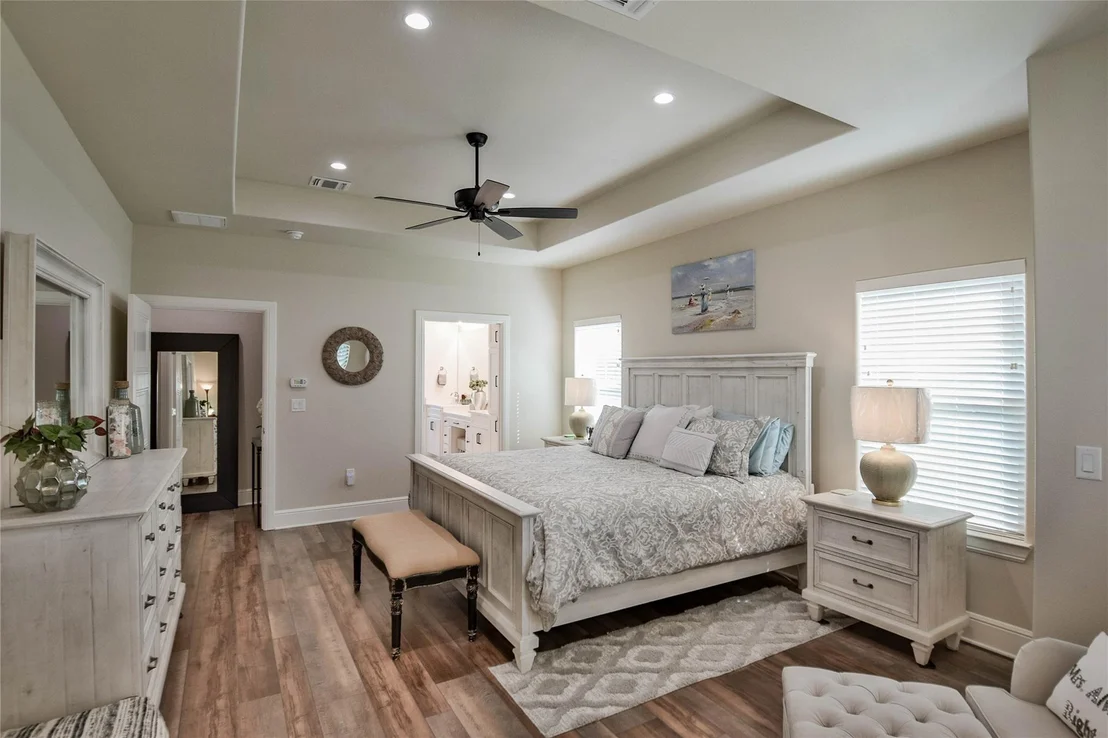 Photo of 8021 White Drive