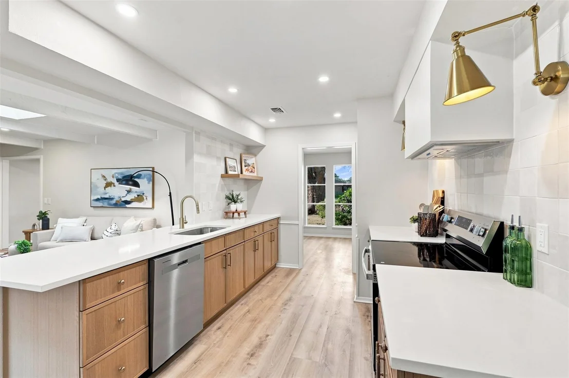 Photo of 1905 Midcrest Drive