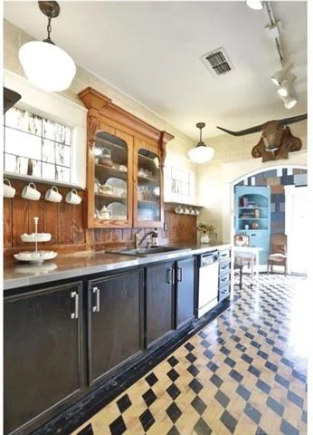 Photo of 1033 Highland Avenue