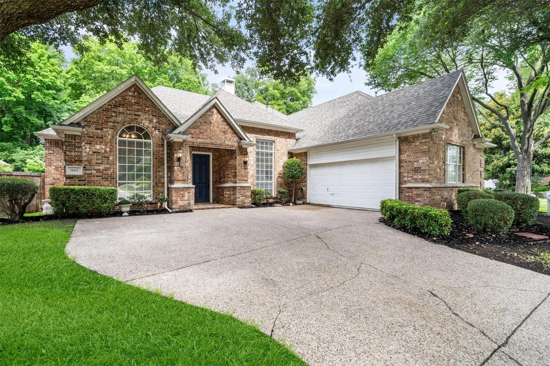 Photo of 905 Rolling Meadows Court