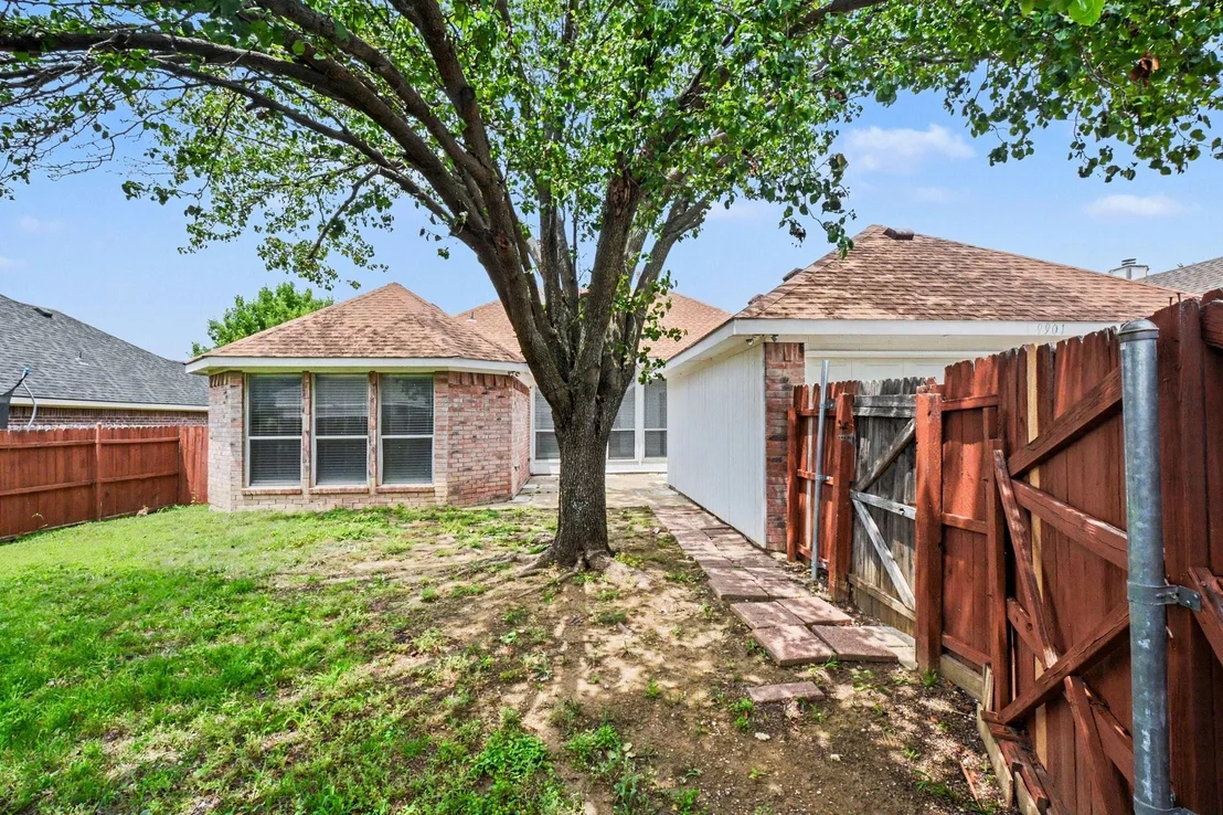 Photo of 9901 Queens Road