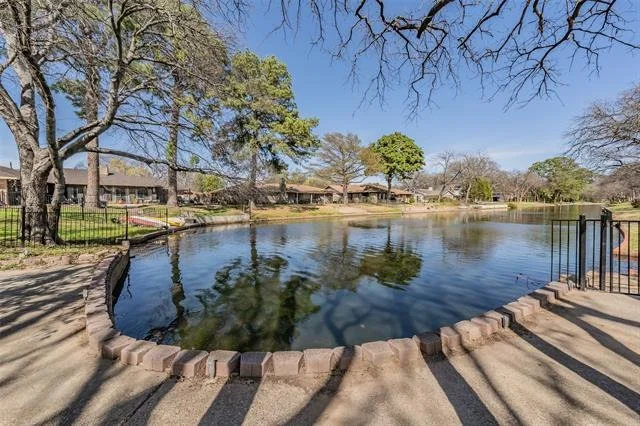 Photo of 2415 Lakeview Circle