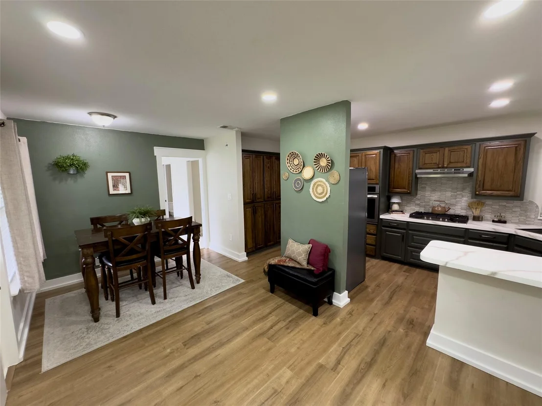 Photo of 1016 W Collins Street