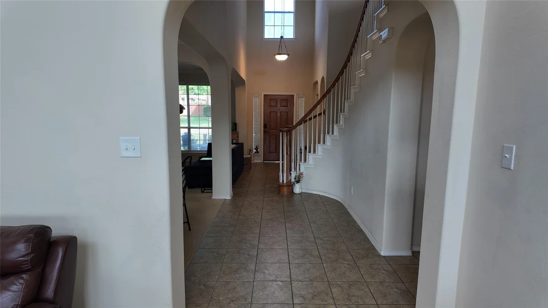 Photo of 421 Roundrock Lane