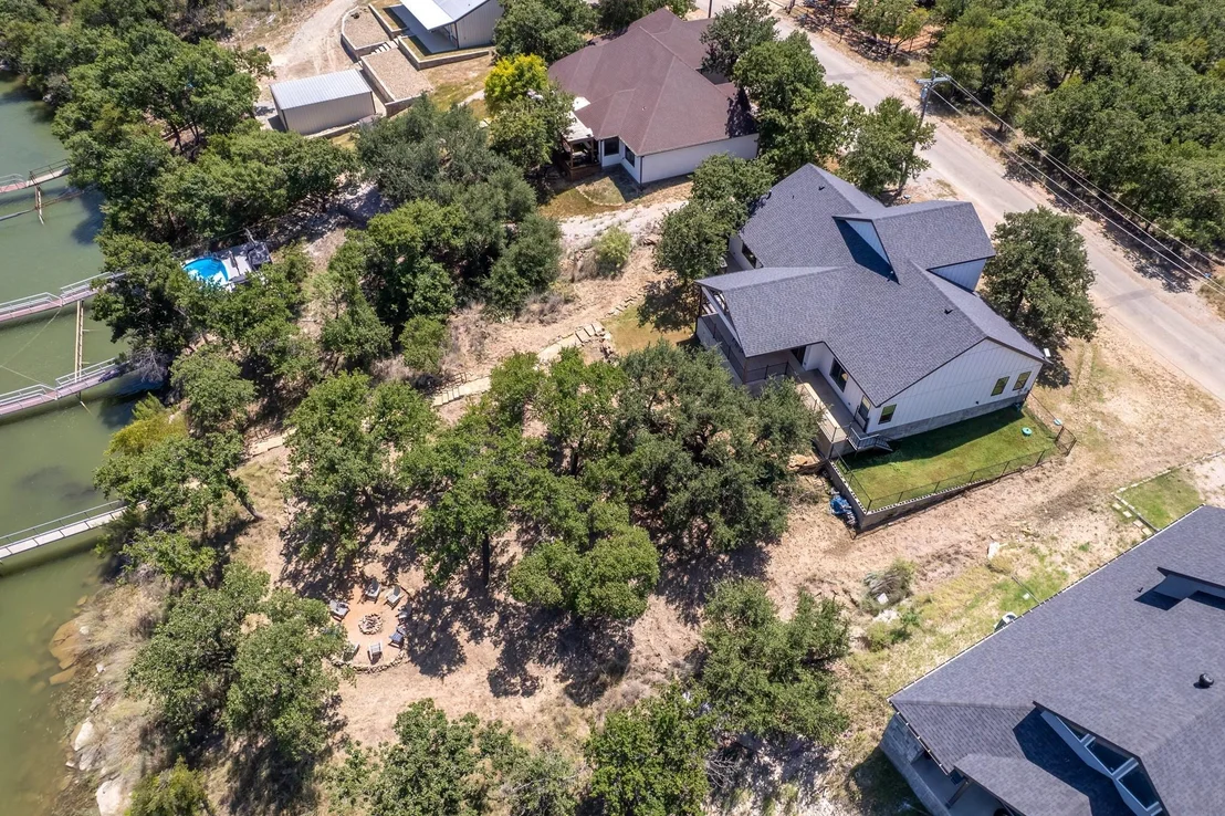 Photo of 660 Oak Point Drive