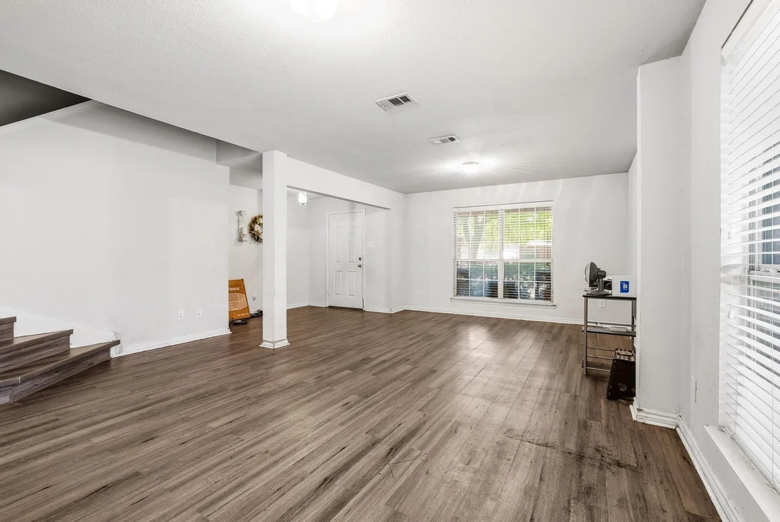 Photo of 704 Acacia Drive