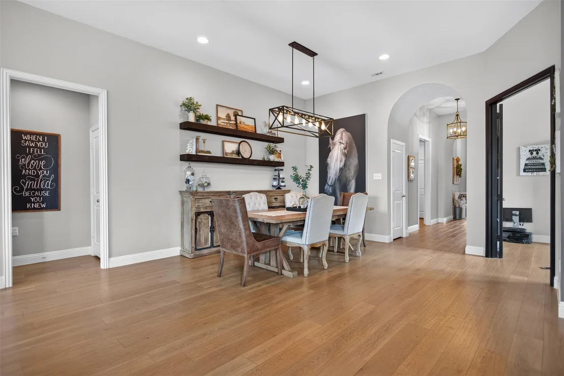 Photo of 1123 Highgate Road