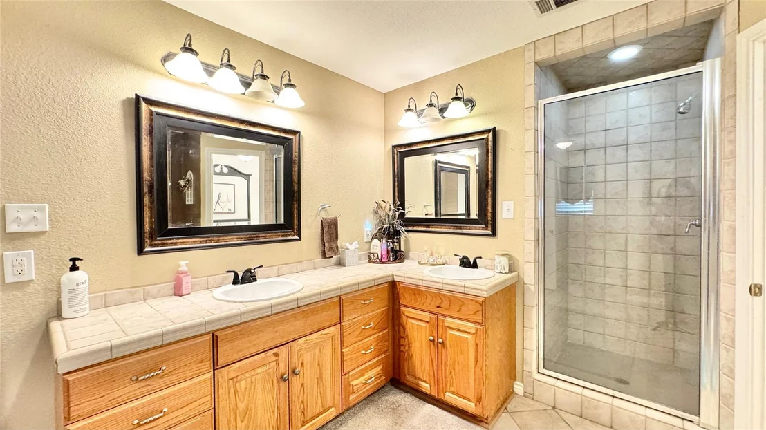 Photo of 115 Meadowood Road