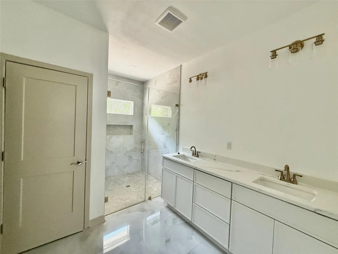 Photo of 2109 Jane
