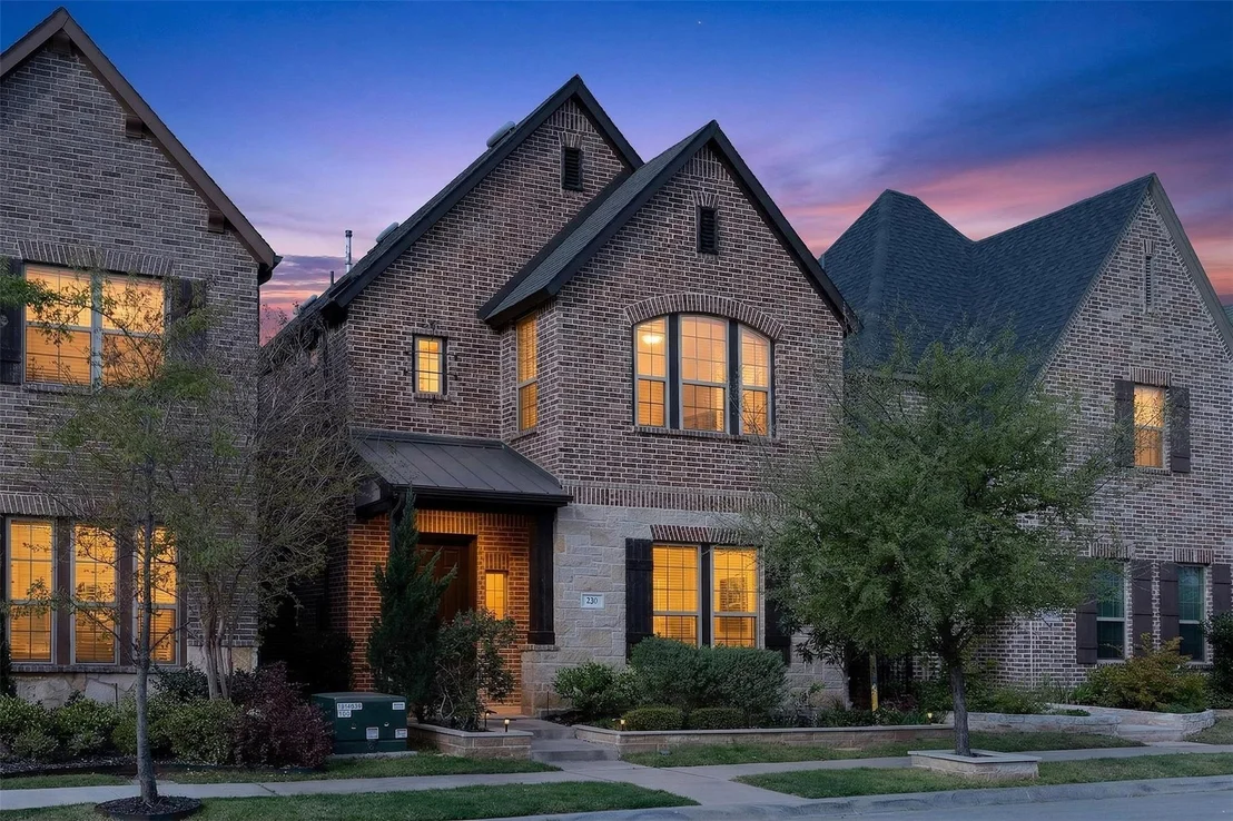 Photo of 580 Courtyard Lane