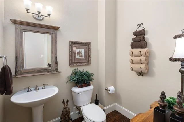 Photo of 901 Crestmoor Drive