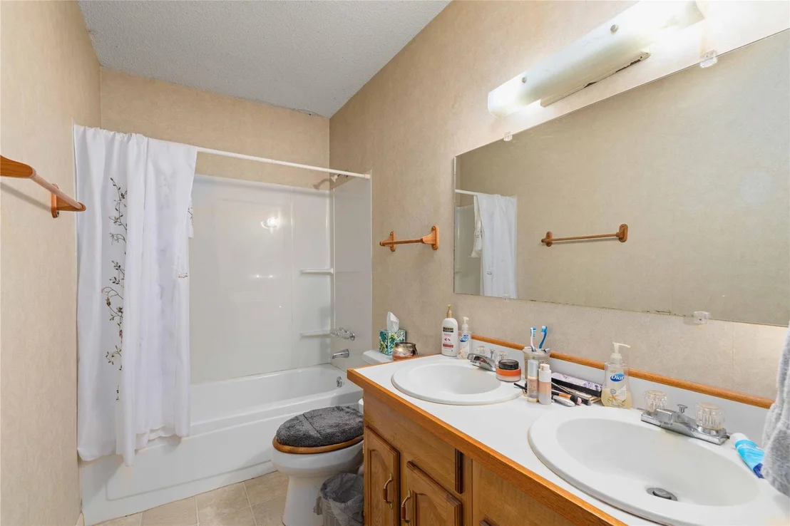 Photo of 346 Whispering Oaks Lane
