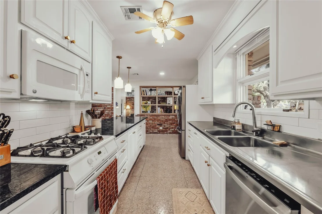 Photo of 2112 Gregory Lane