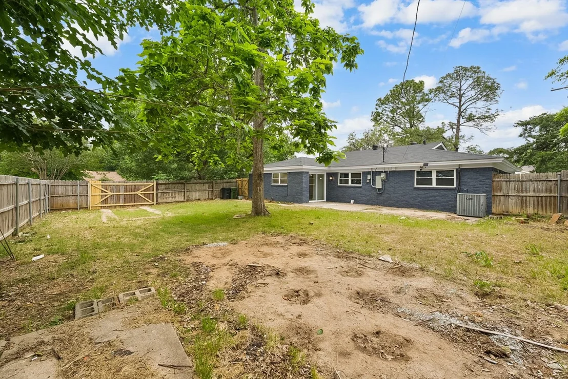 Photo of 861 Woodcrest Drive
