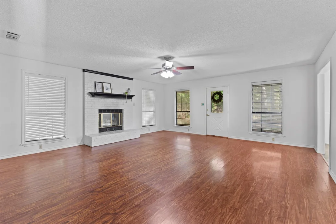 Photo of 1656 Pineview Lane
