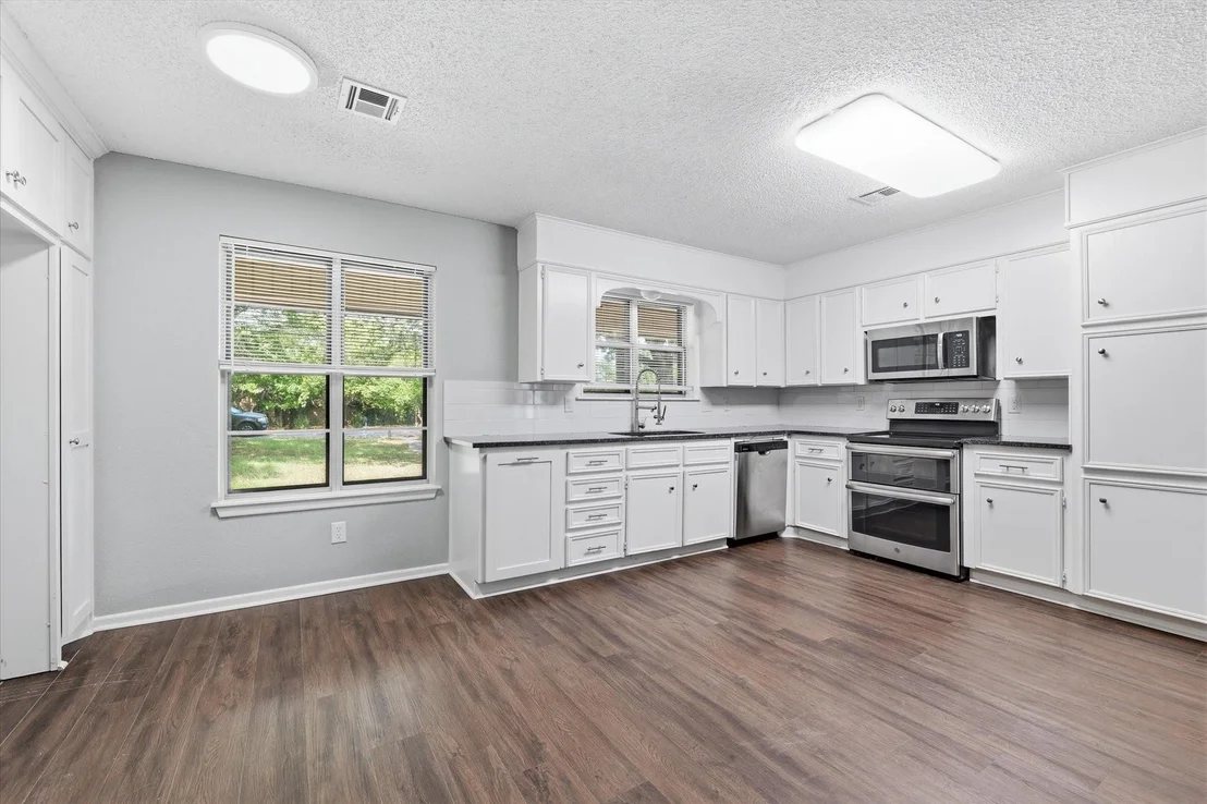Photo of 140 Towne West Drive