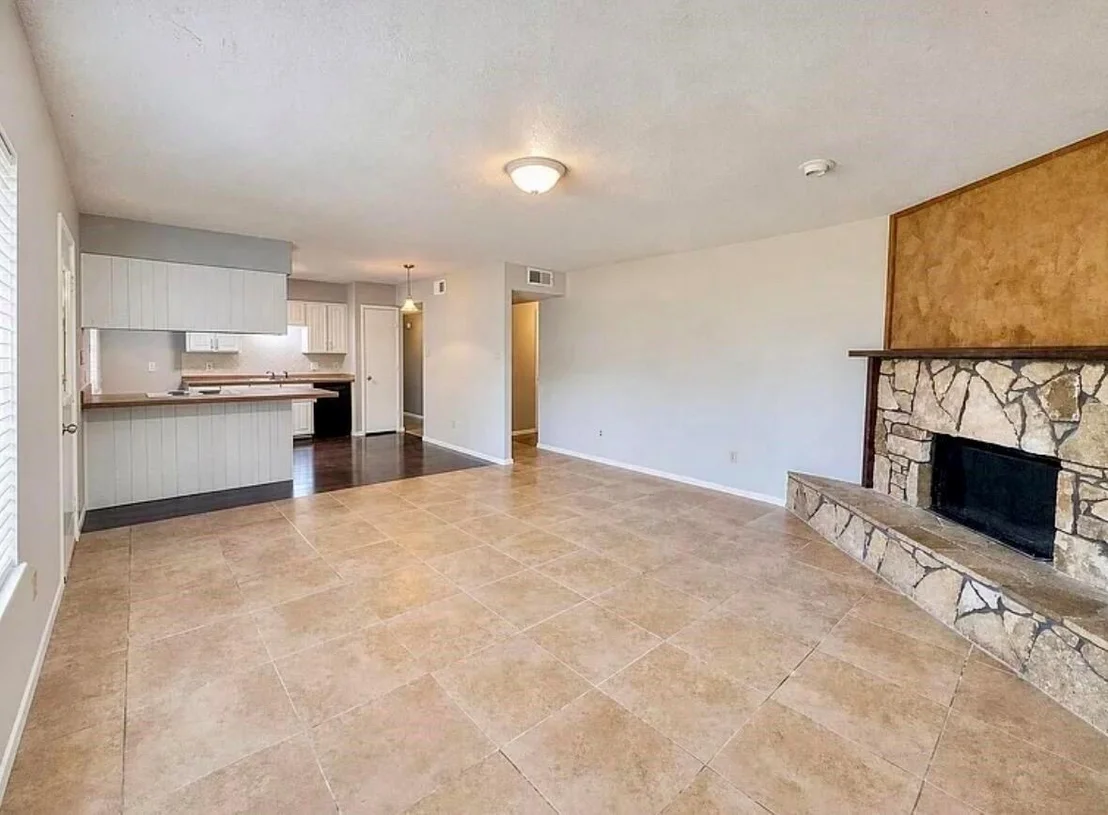 Photo of 915 Lemontree Drive