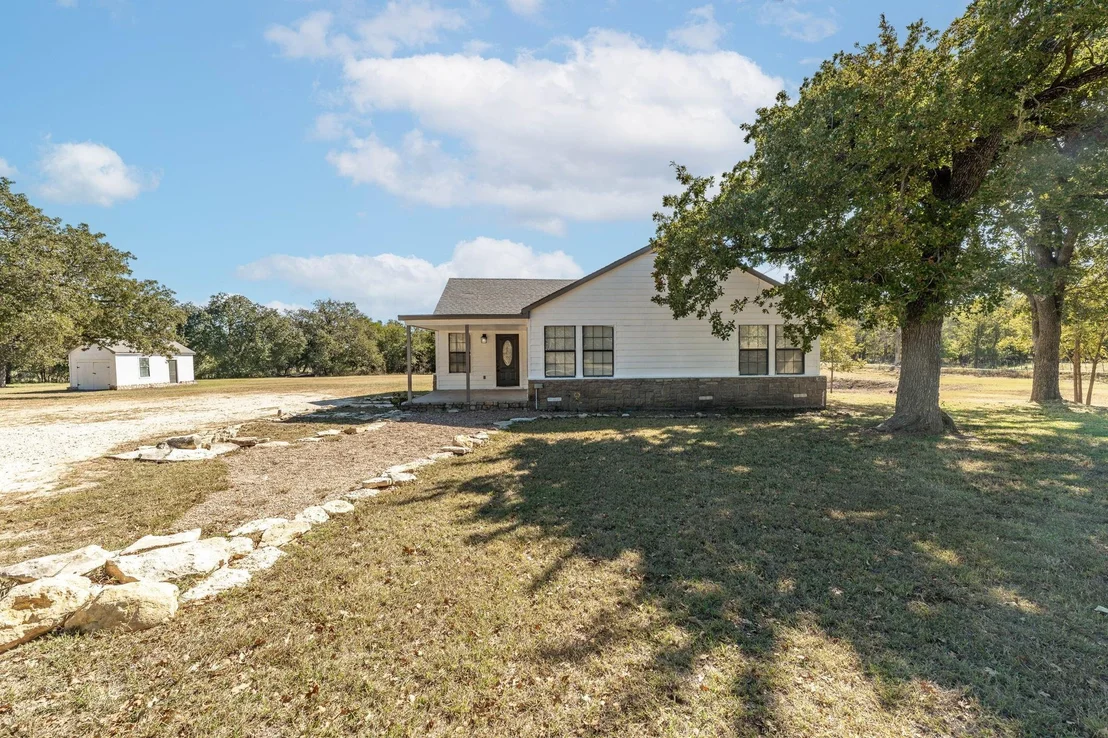 Photo of 688 Private Road 1152