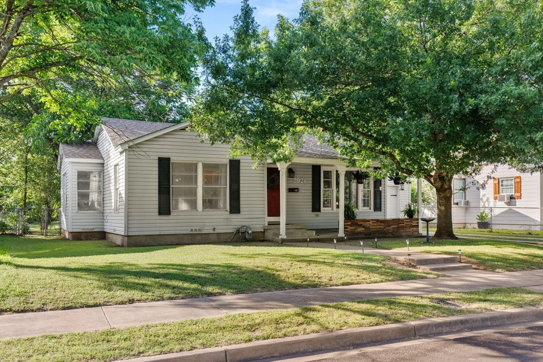 Photo of 2921 Summer Avenue