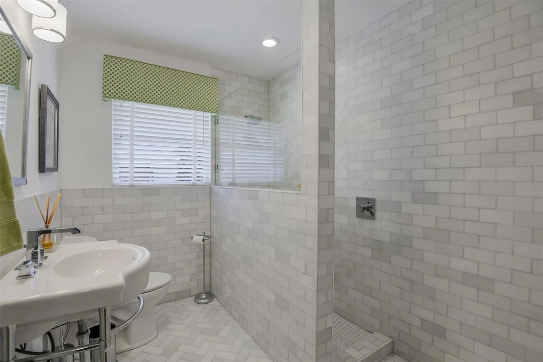 Photo of 1320 Barnes Drive