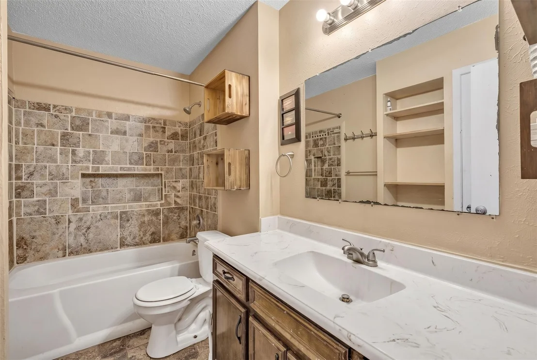 Photo of 190 Crowfoot Lane