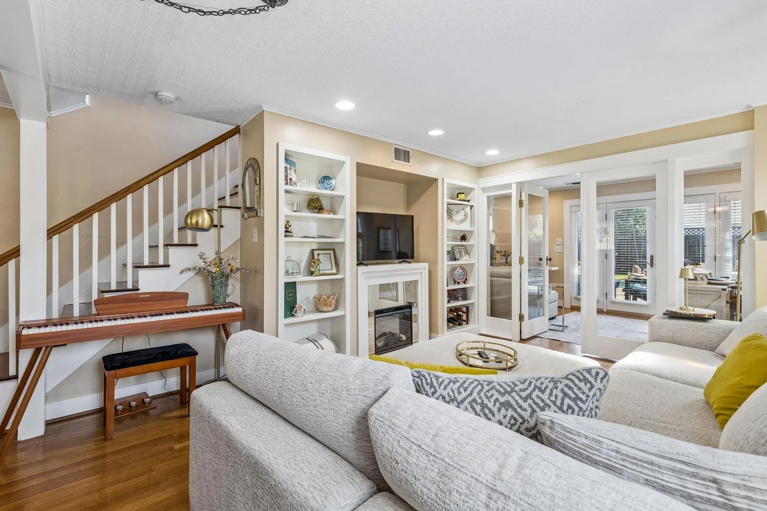 Photo of 2235 Mistletoe Boulevard