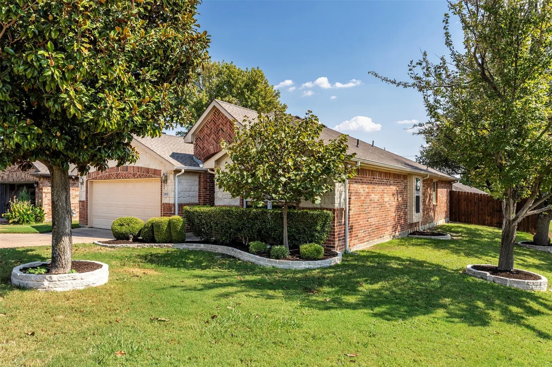 Photo of 6633 Chalk River Drive