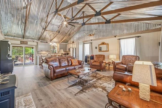 Photo of 1271 Private 2120 Road