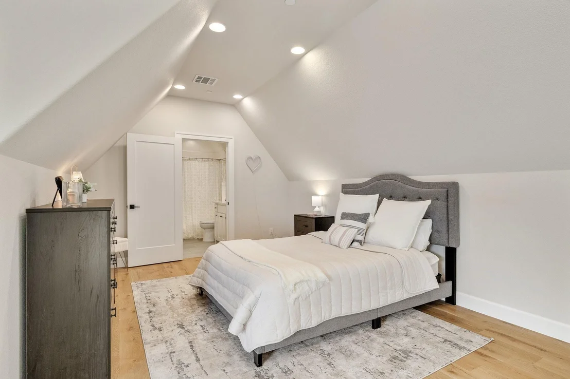 Photo of 660 Louise Drive