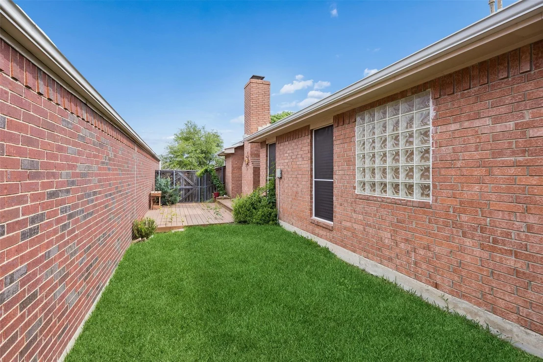 Photo of 716 Ashbrook Drive