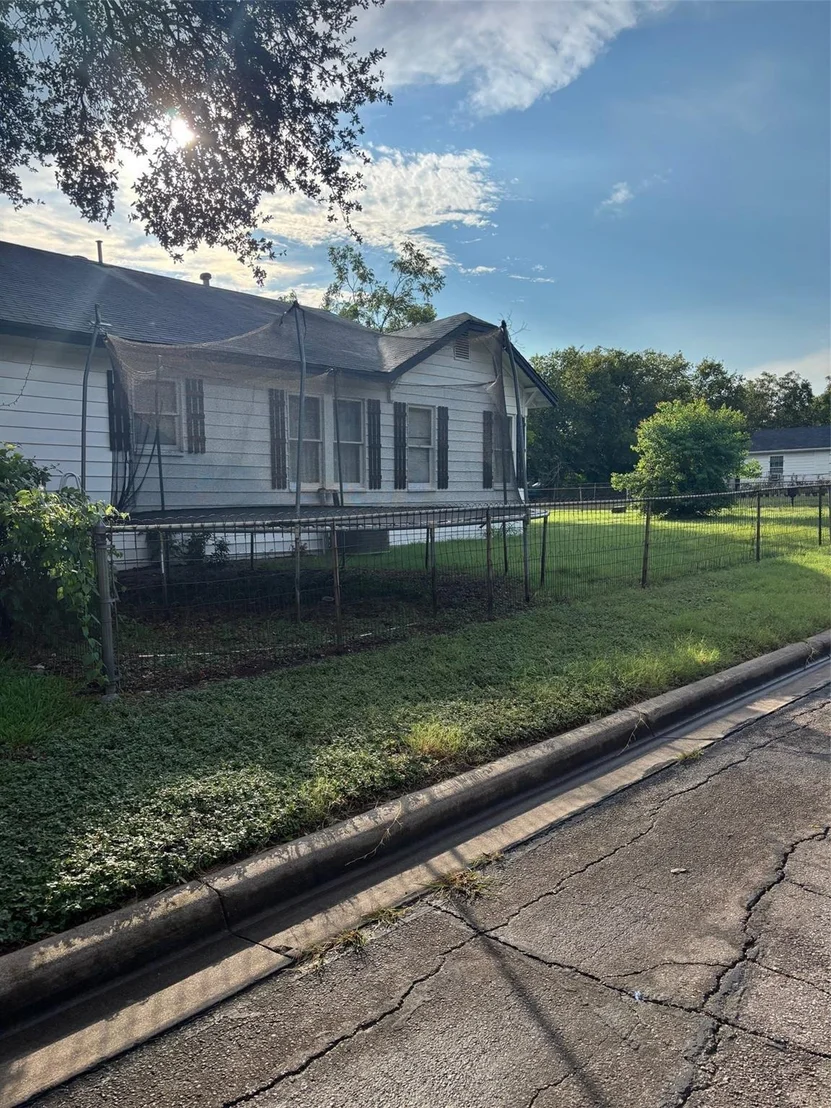 Photo of 1528 McFerrin