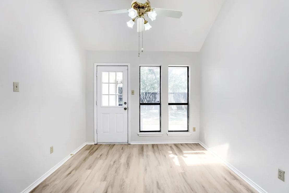 Photo of 734 Swallow Drive