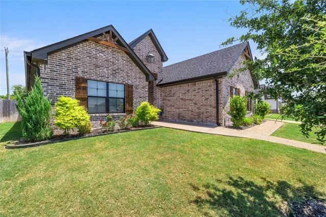 Photo of 932 Gallant Fox Road