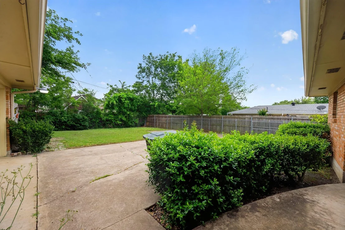 Photo of 1616 W Shields Drive