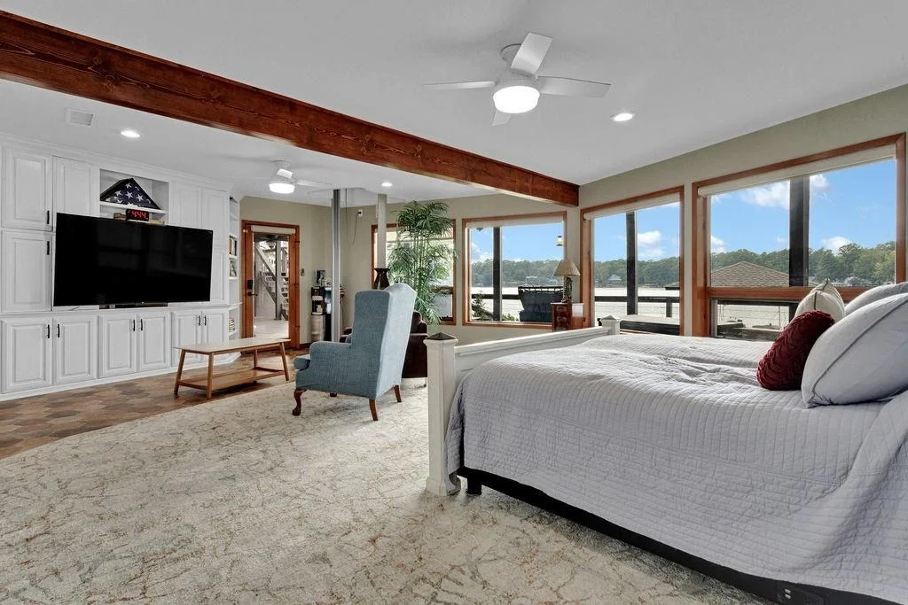Photo of 334 Hideaway Lane Central