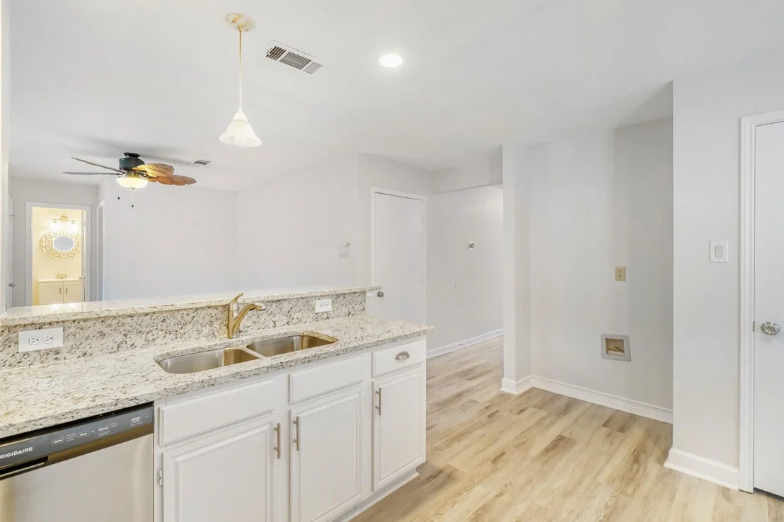 Photo of 2112 Meadowview Drive