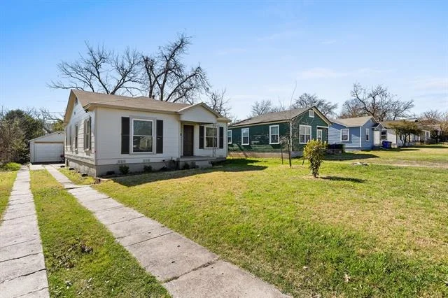 Photo of 2712 Lyle Avenue