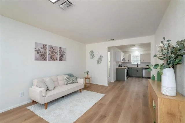 Photo of 2118 N Mockingbird Lane