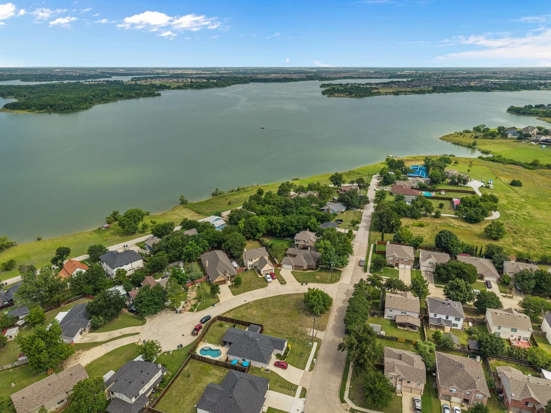 Photo of 606 Hillside Circle