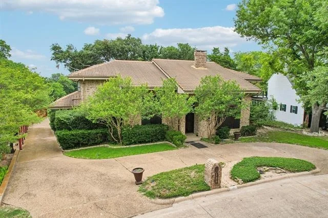 Photo of 128 Sceptre Drive