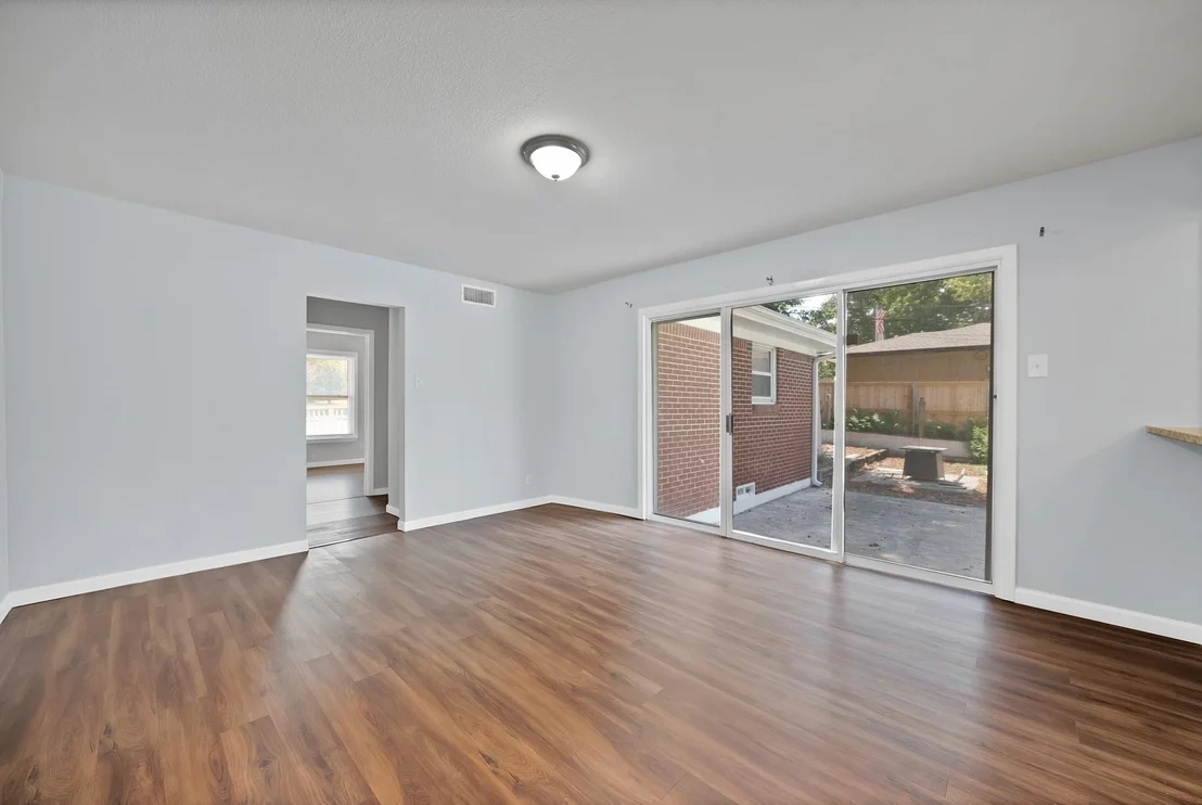 Photo of 1003 Brookhollow Drive