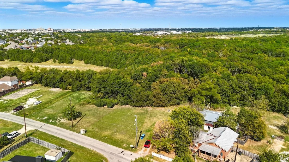Photo of 869 Lakeside Drive