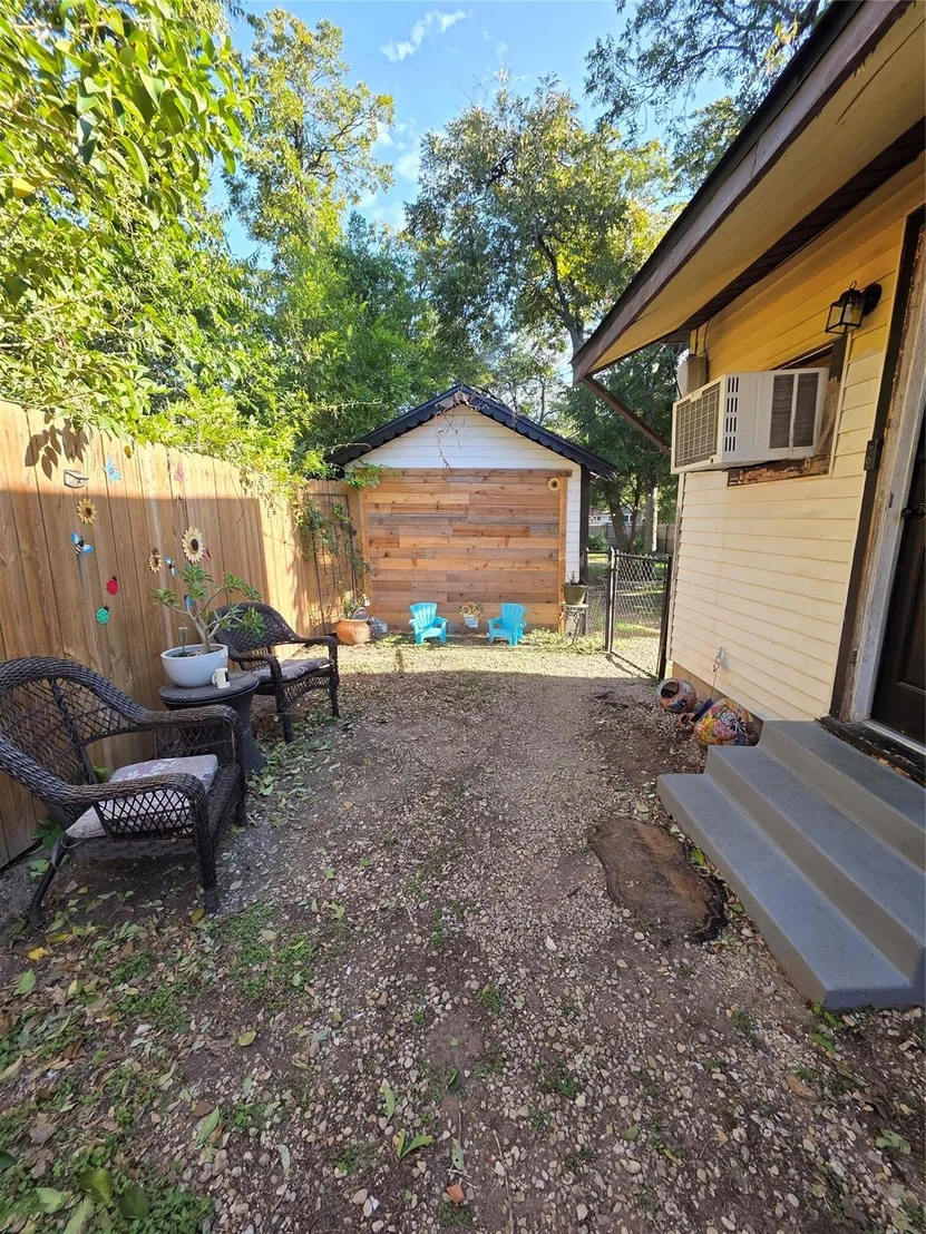 Photo of 2108 Lyle Avenue